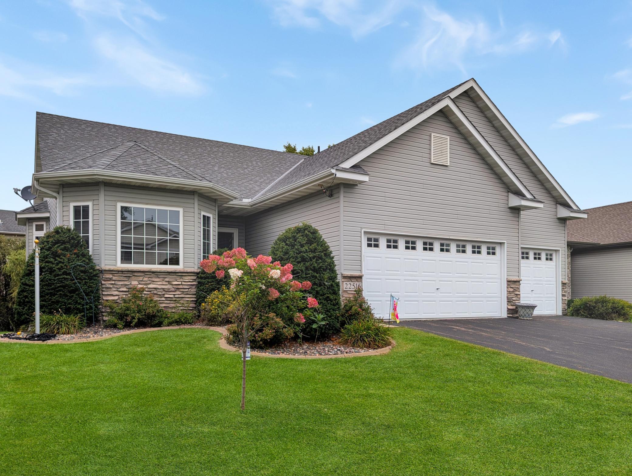22516 Evergreen Circle — photo