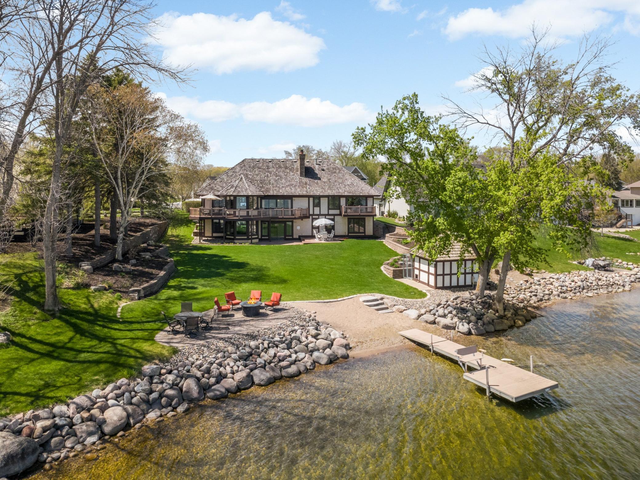 15283 Edgewater Circle NE — photo