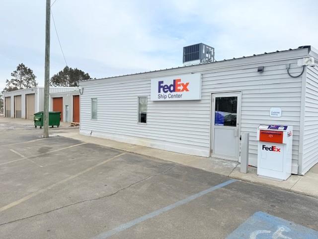 1819 Division Street W — photo