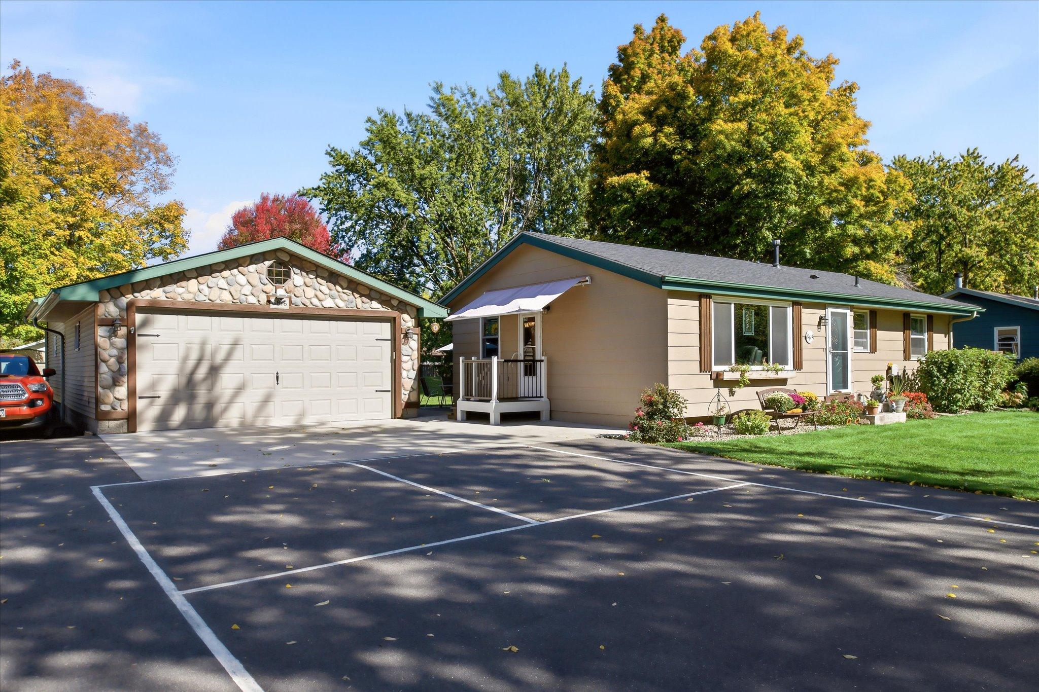 6816 Casey Parkway — photo