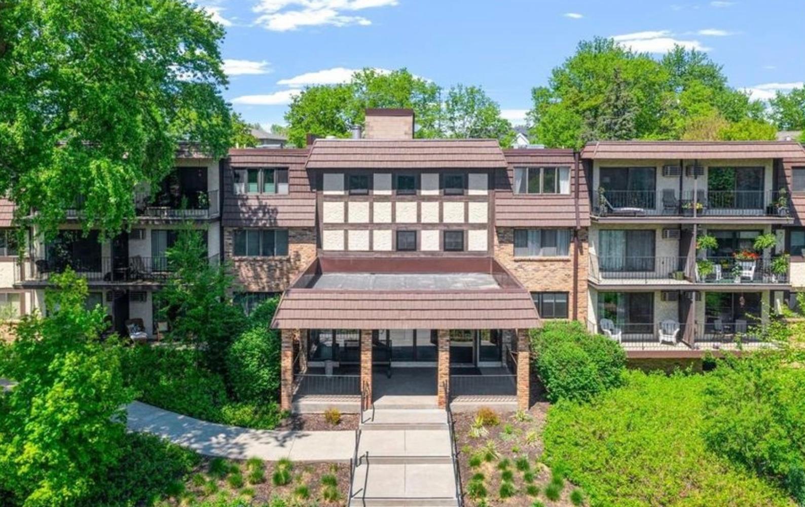 205 Barry Avenue S Unit 311 — photo