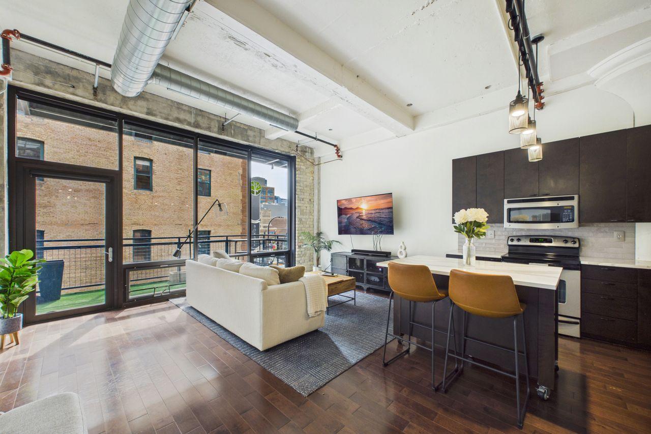 618 Washington Avenue N Unit 302 — photo