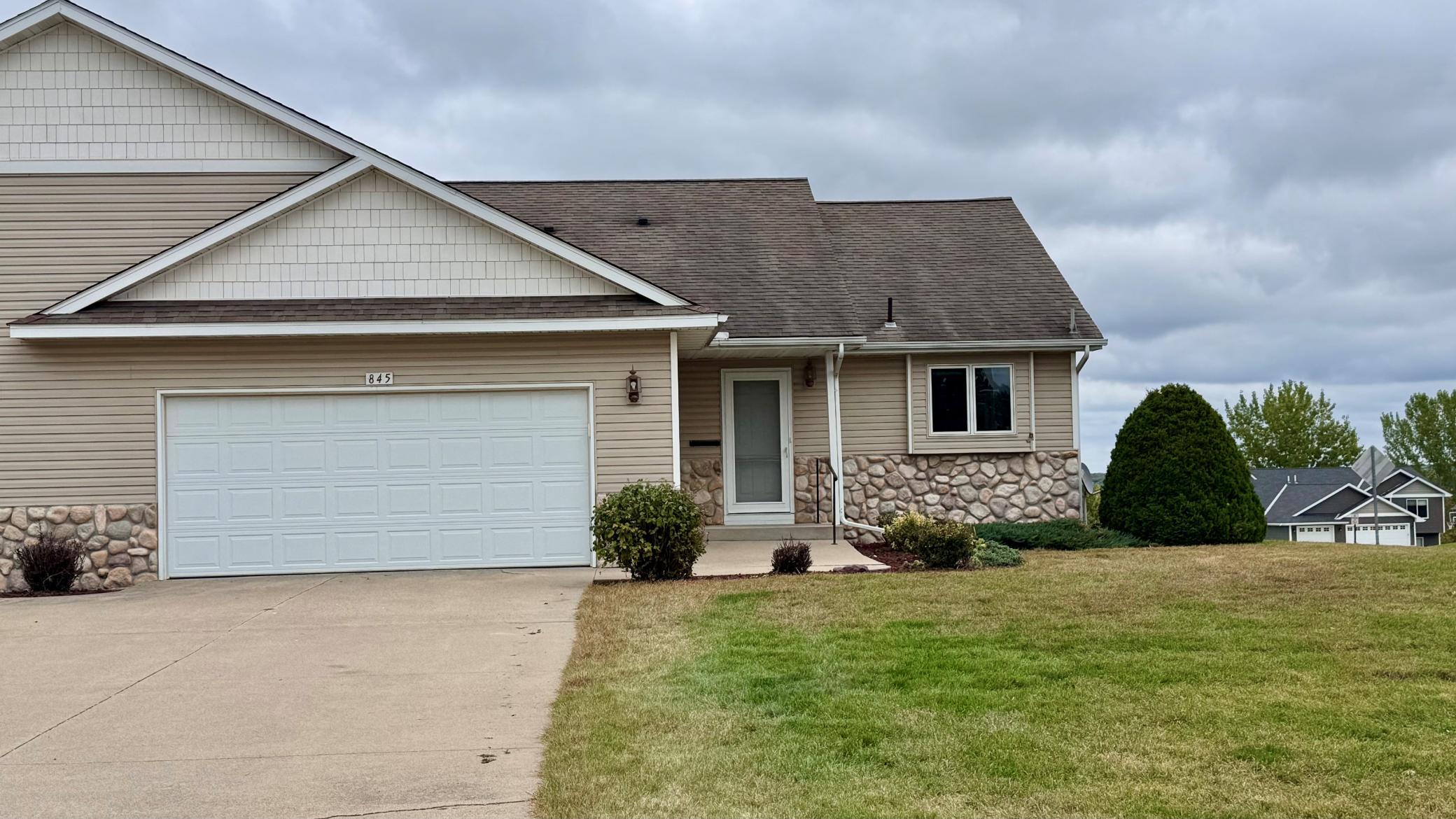 845 Deer Court NE — photo