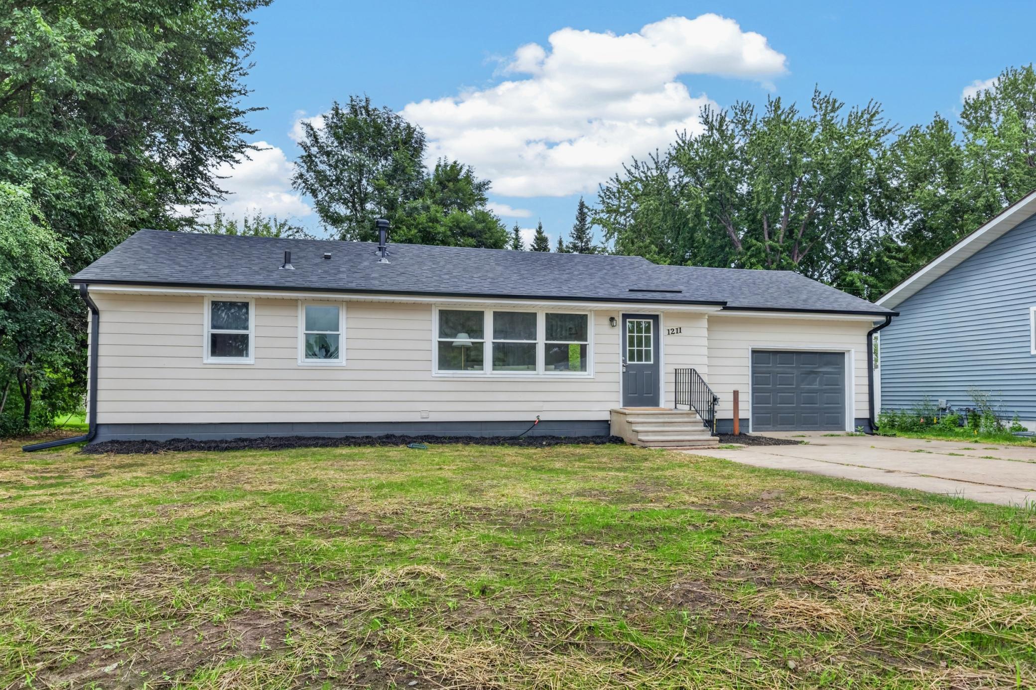 1211 Sunnyside Drive — photo