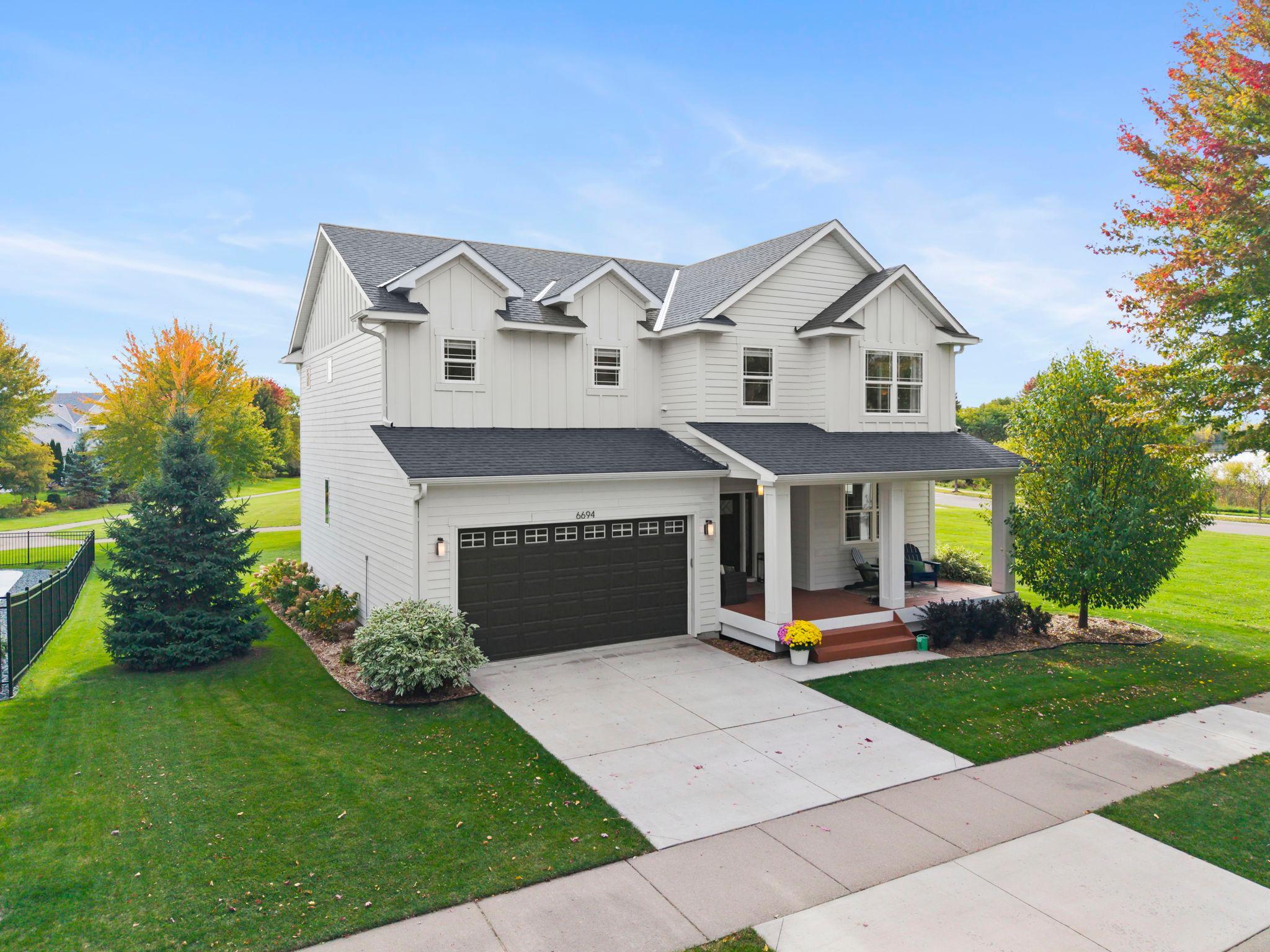 6694 Lakeview Circle NE — photo