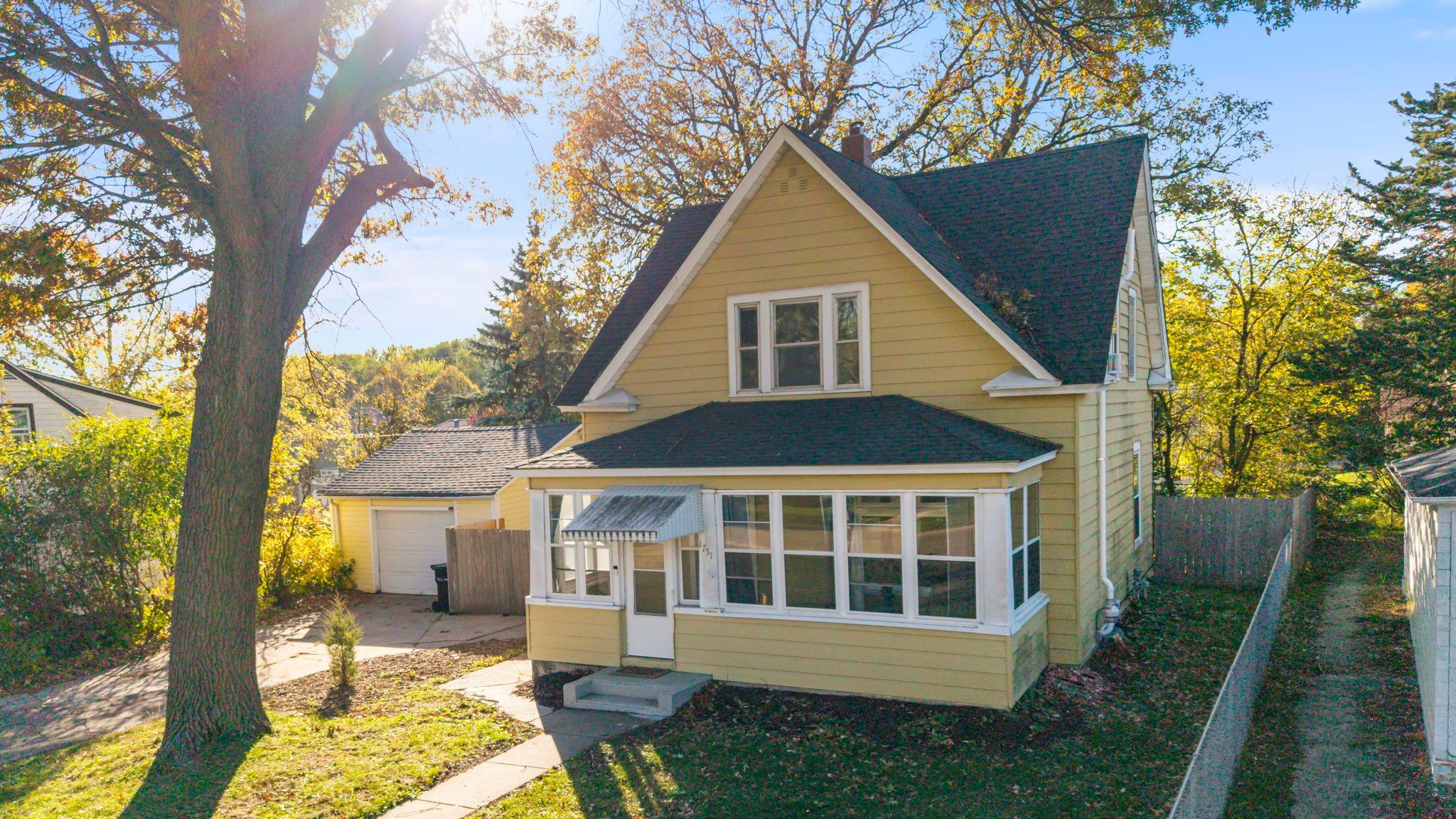 1751 Clarence Street — photo
