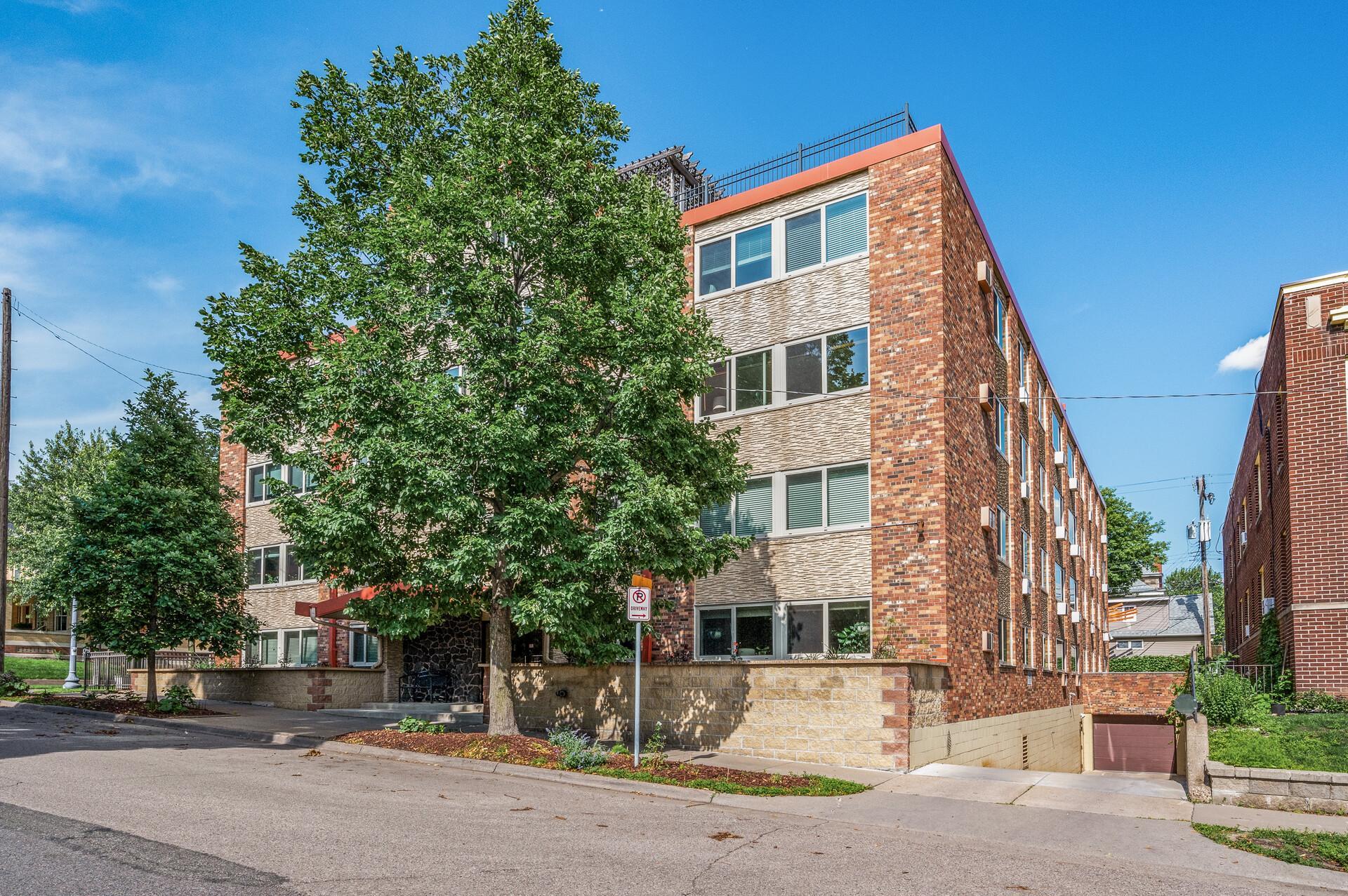 1901 Emerson Avenue S Unit 303 — photo