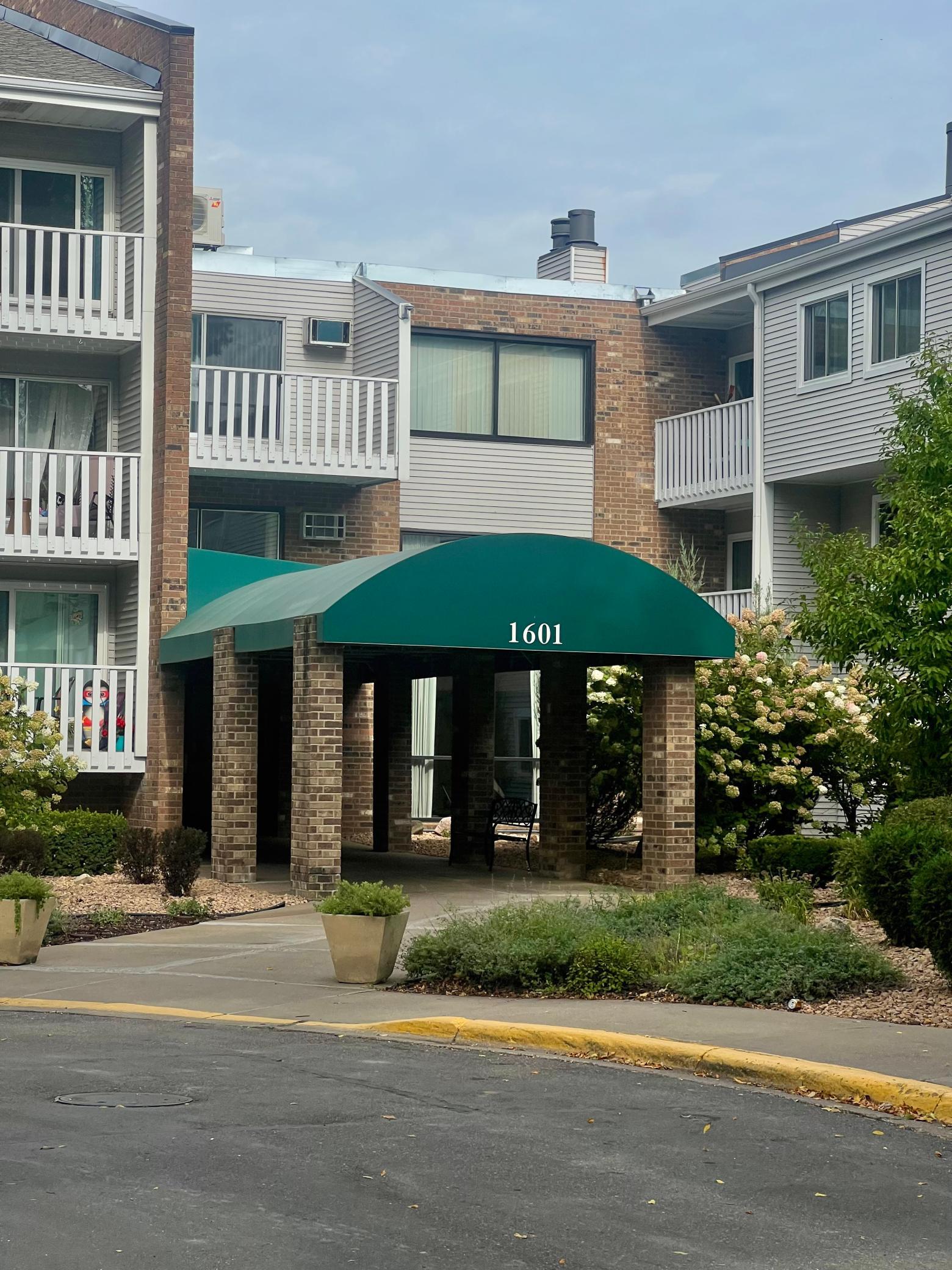 1601 N Innsbruck Drive Unit 109 — photo