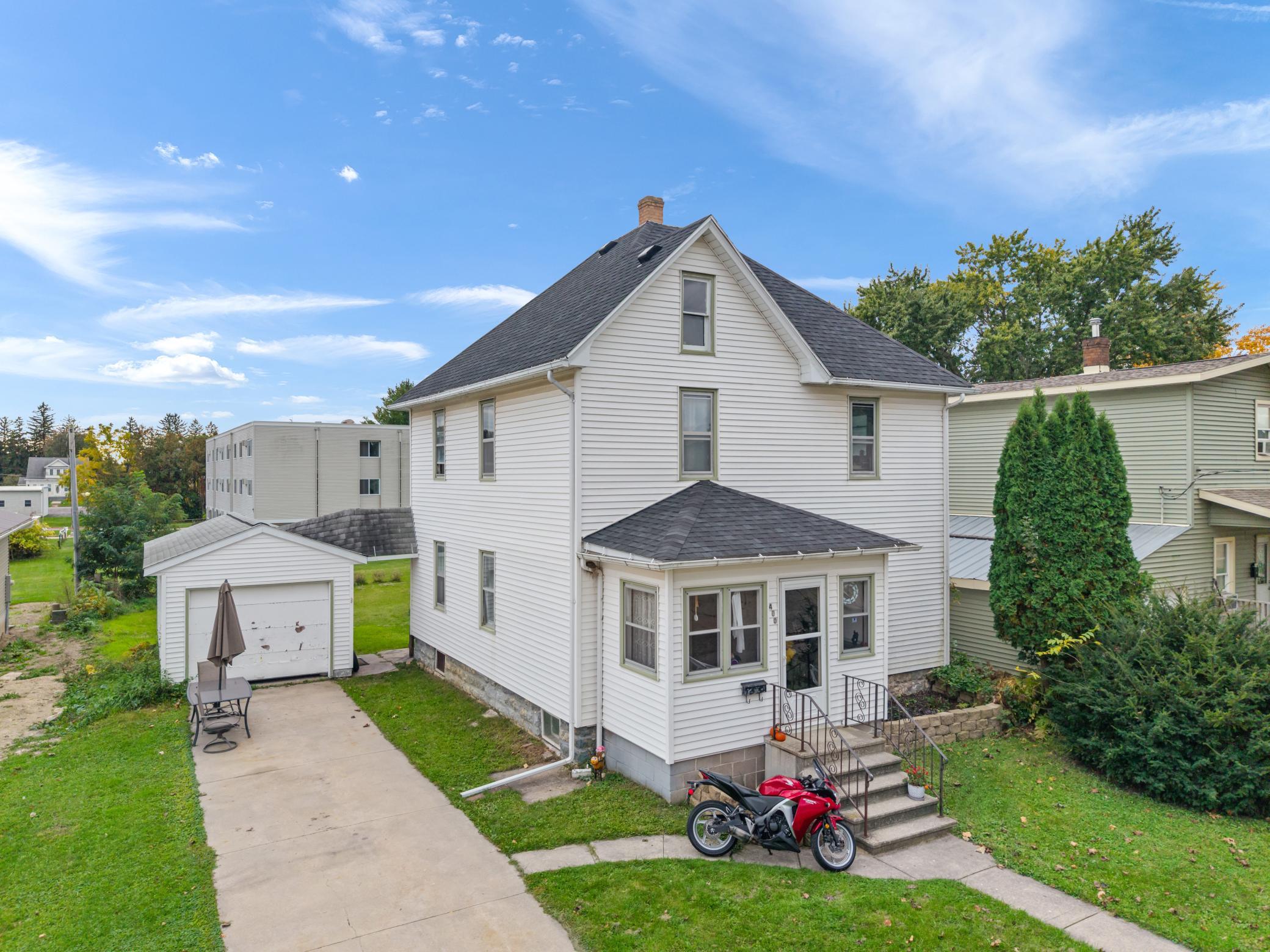 400 E Grove Street — photo