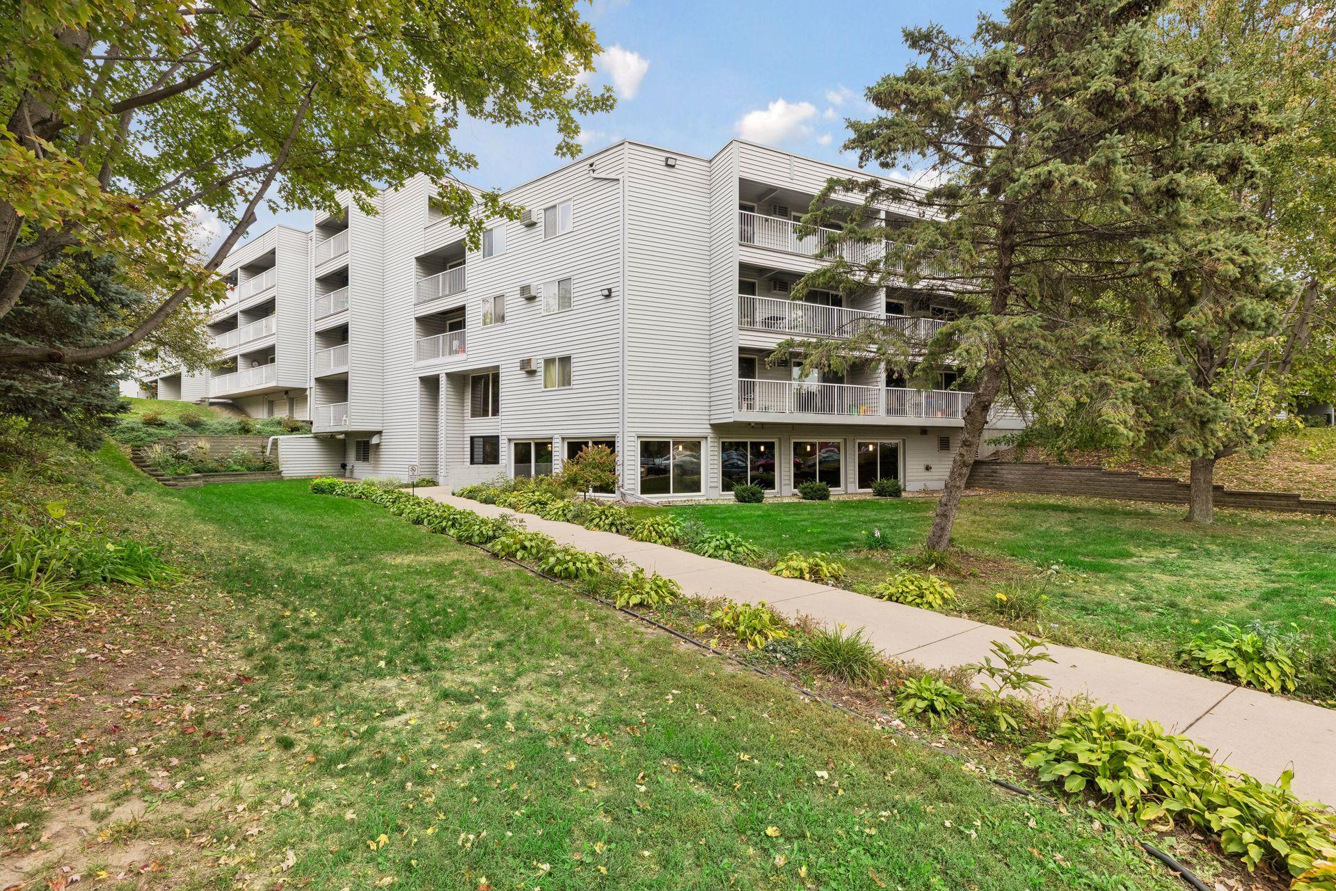 175 County Road B2 E Unit 101a — photo
