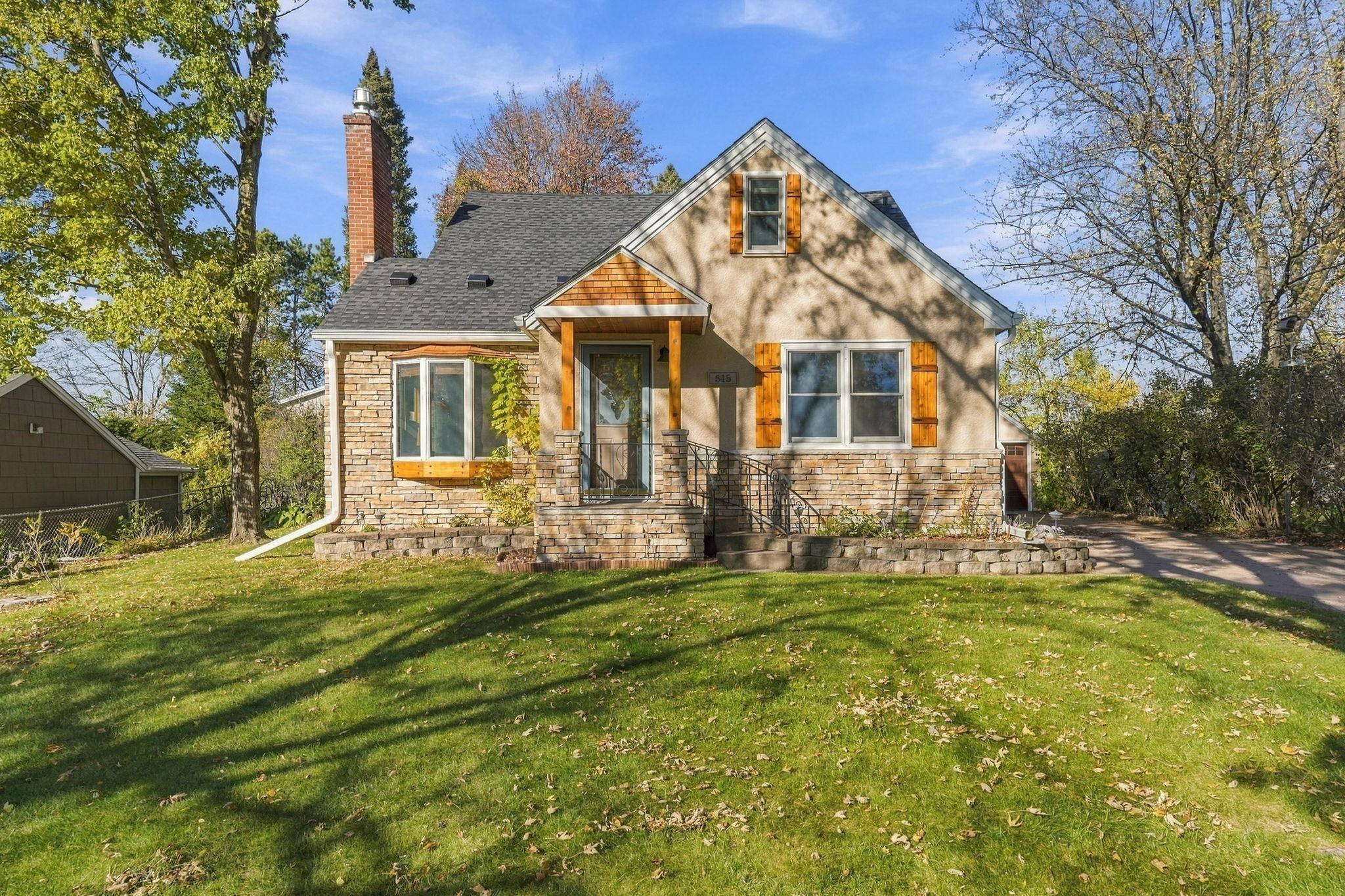 515 Roselawn Avenue E — photo