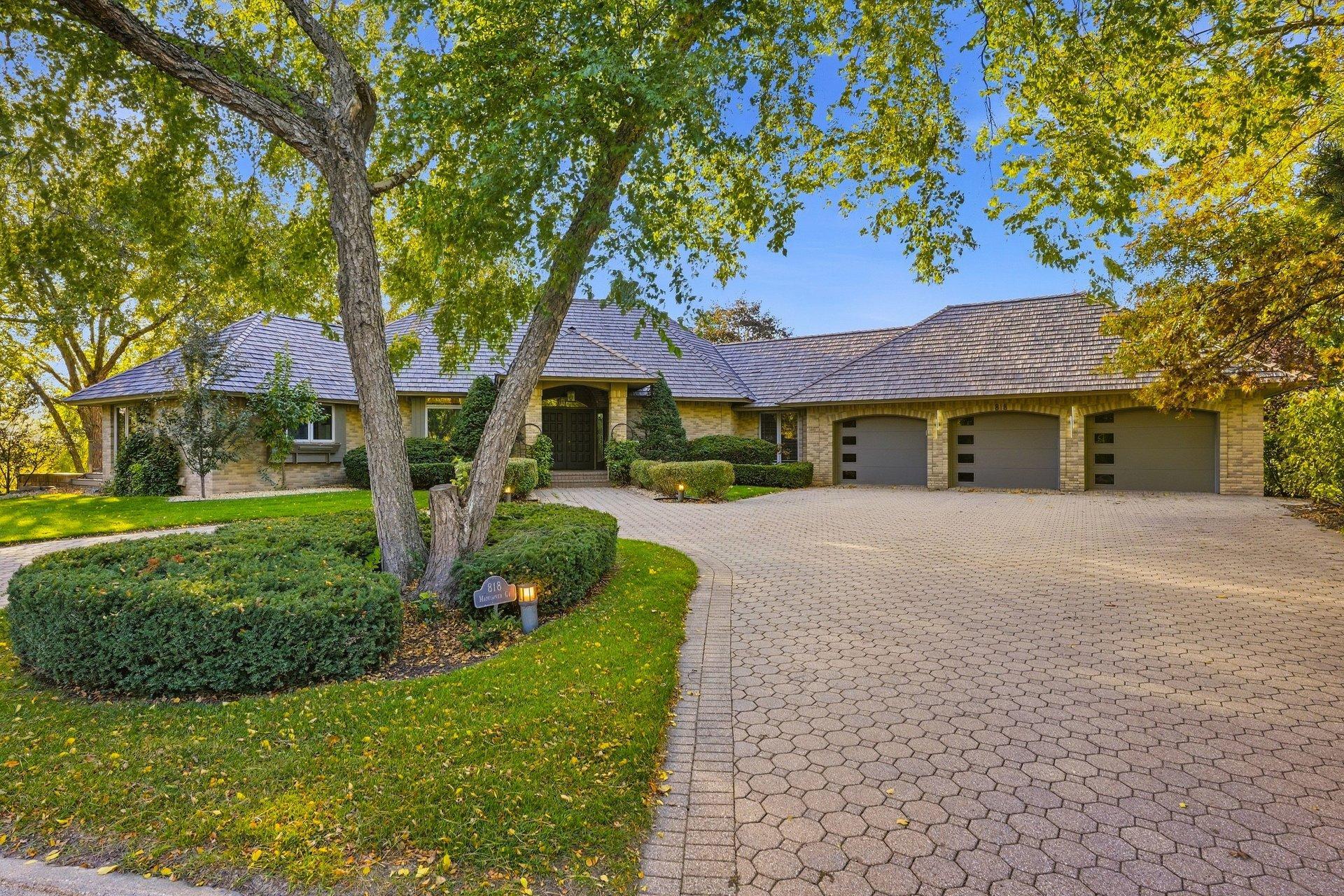 818 Mayflower Court — photo