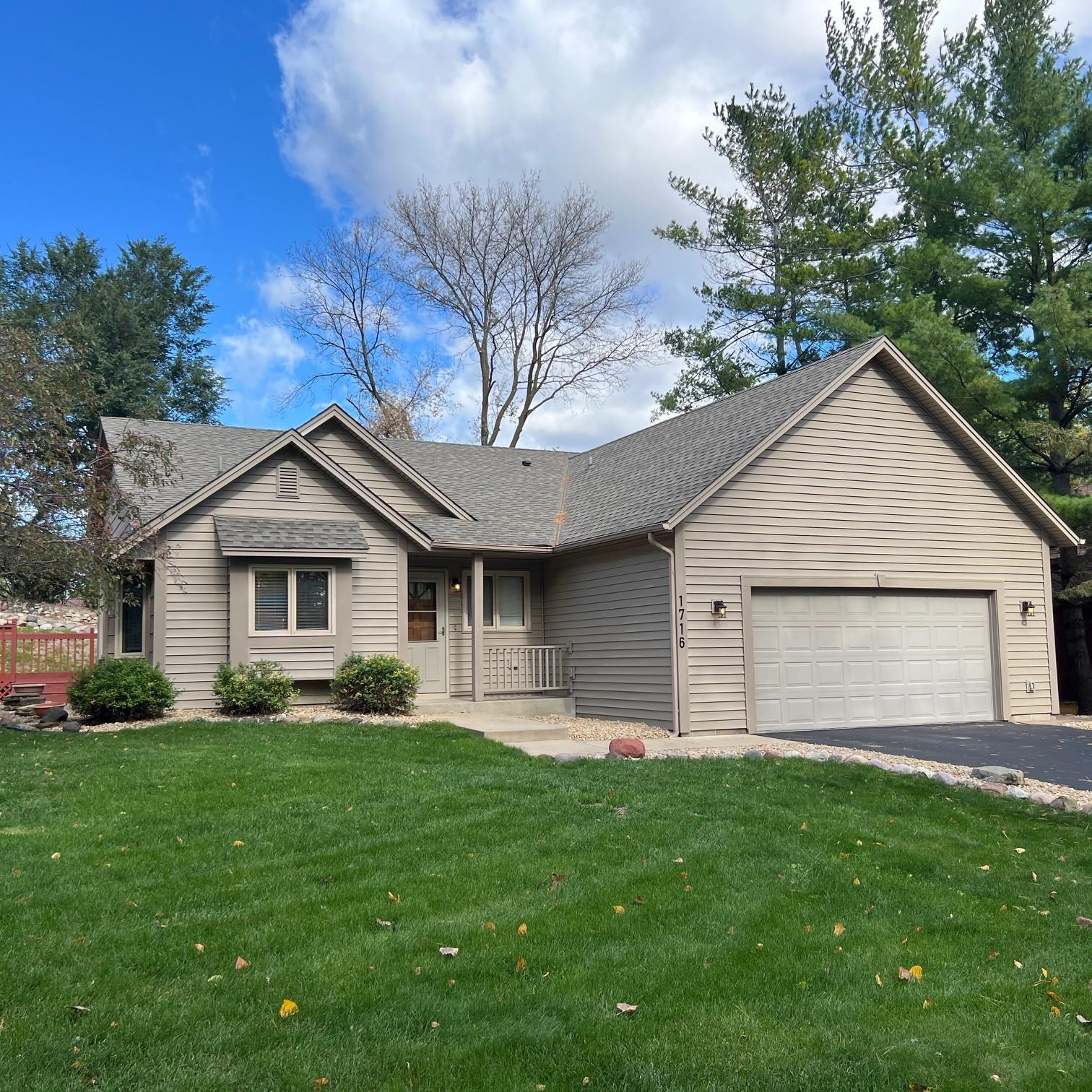 1716 Slater Lane — photo