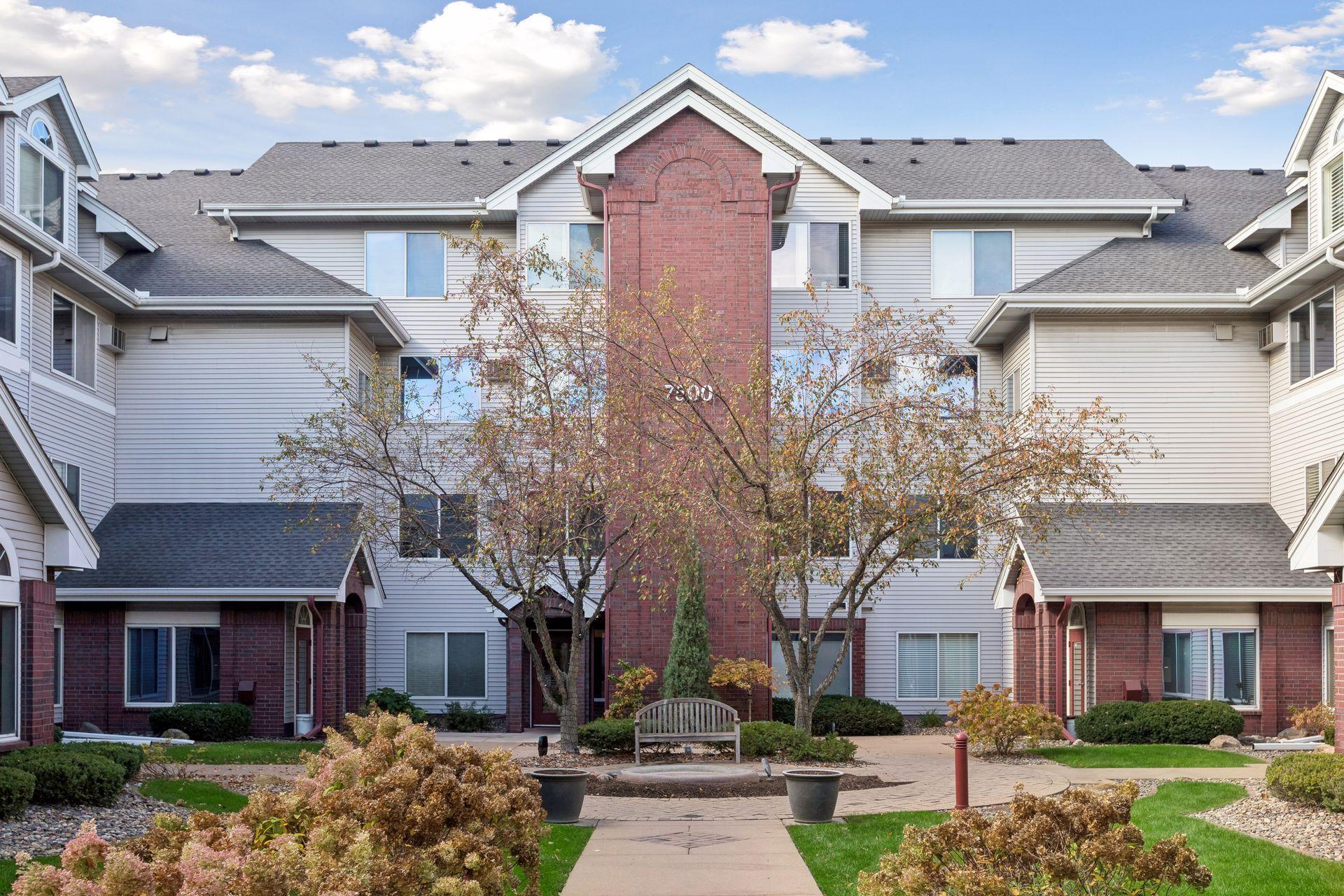7500 Edinborough Way Unit 3304 — photo