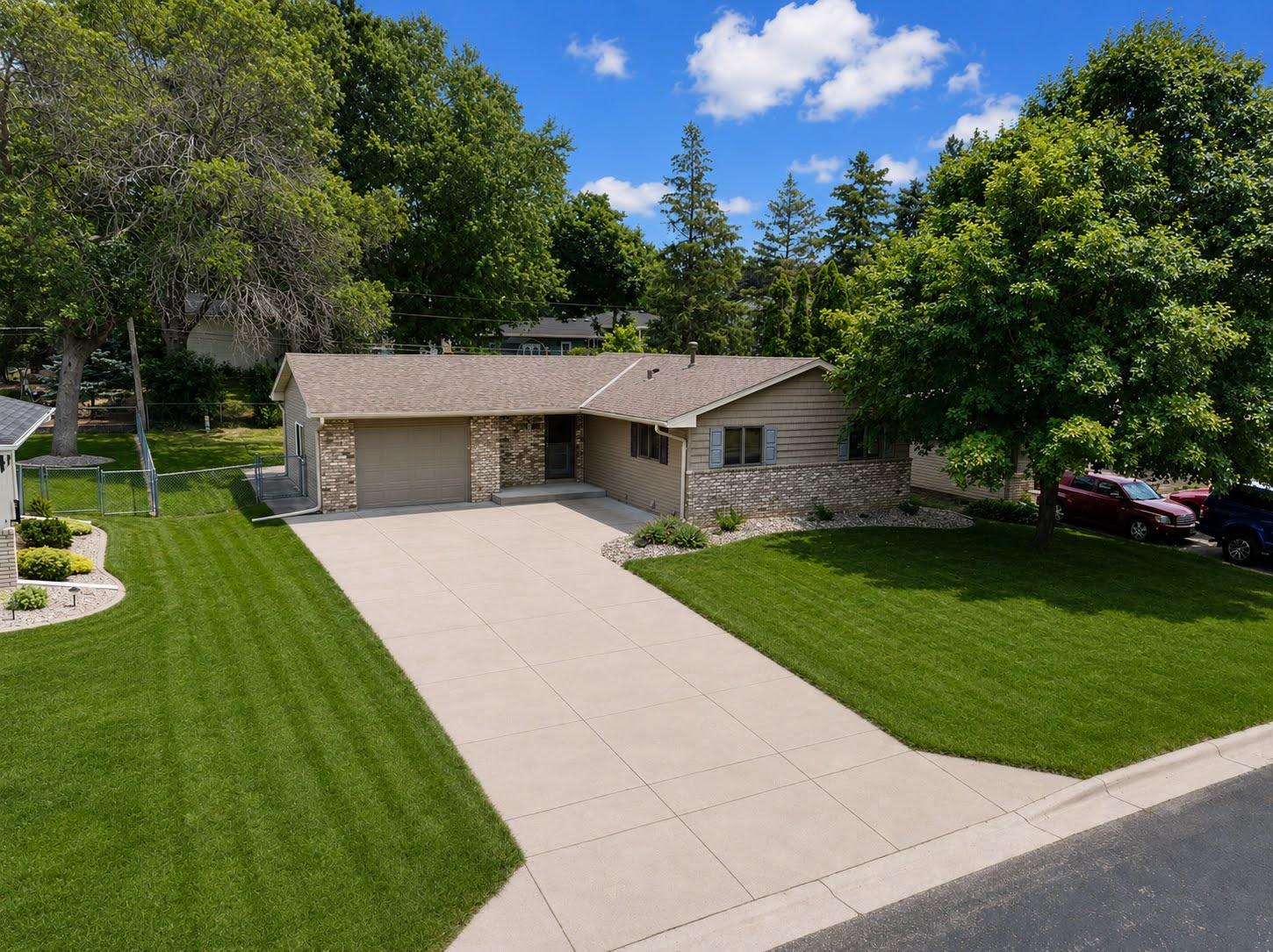 1381 Woodhill Drive — photo