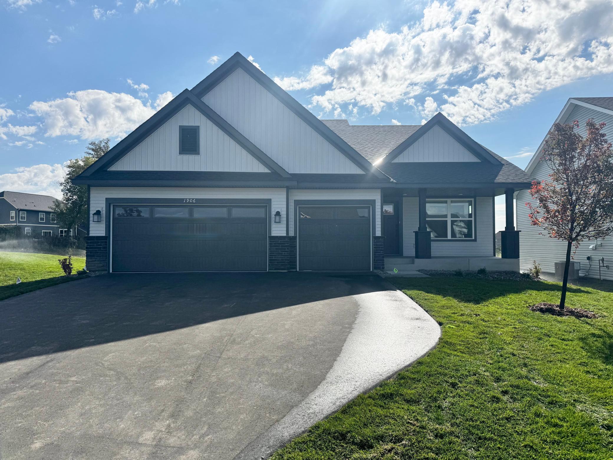 1906 Dogwood Court — photo