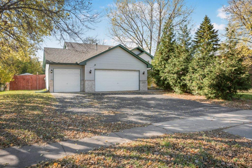 10560 Robinson Drive NW — photo
