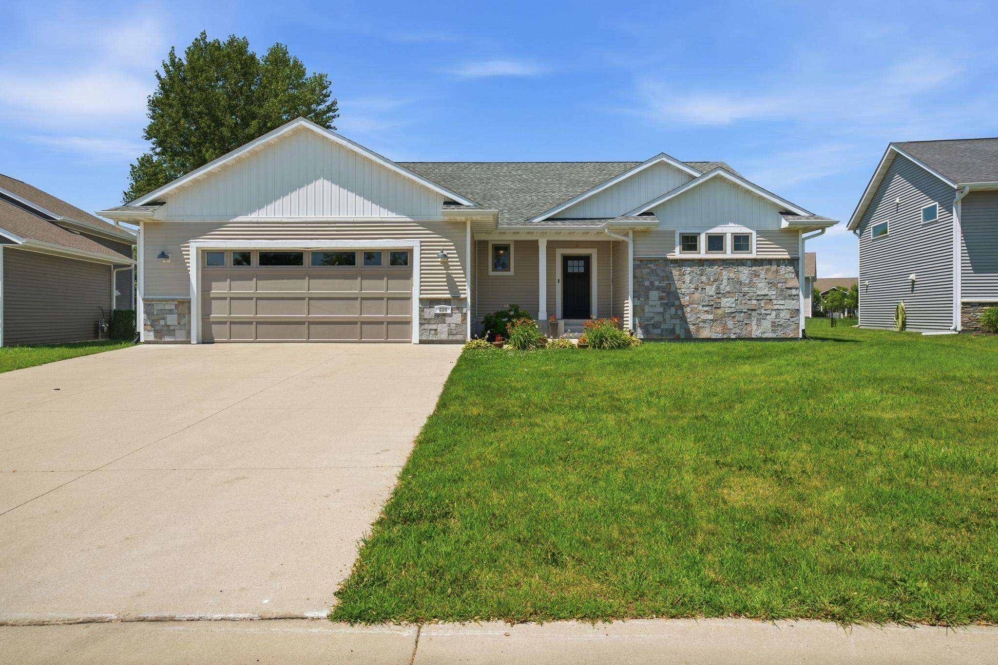820 Fieldcrest Drive — photo
