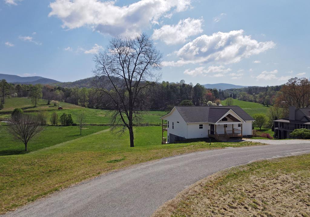 397 Everetts View — photo