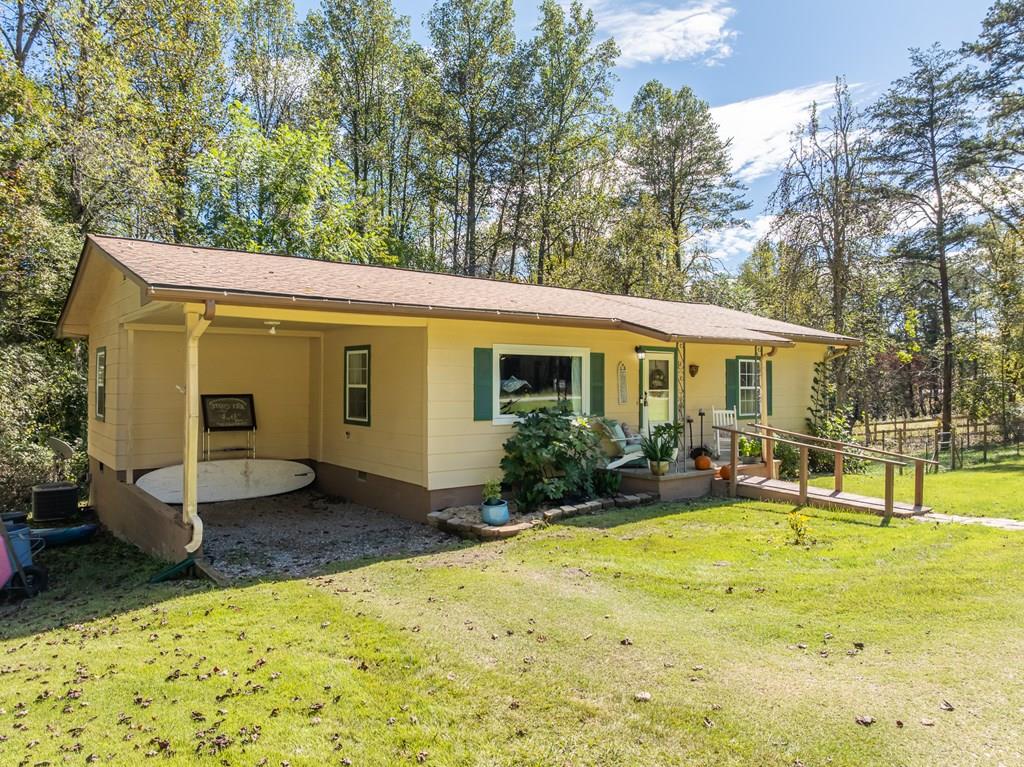 1813 John Smith Road E — photo