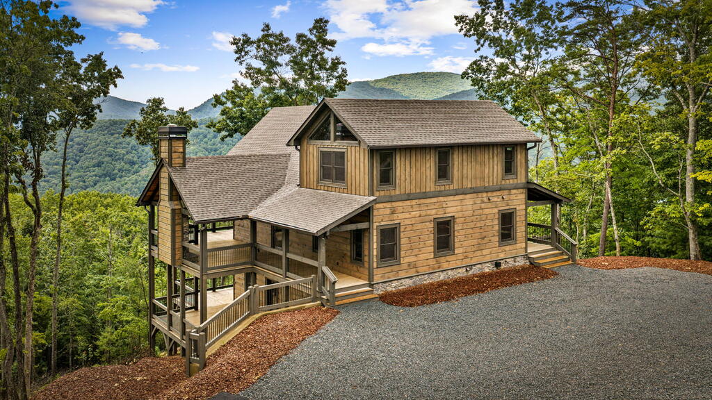 467 Skylight Drive — photo