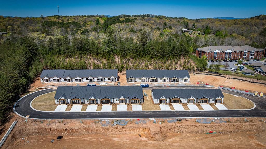 Unit 32 Grove Loop — photo