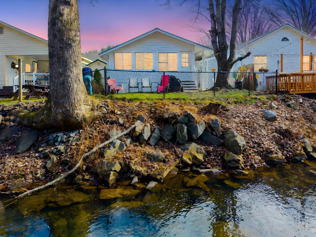 4117 Riverbank Run — photo