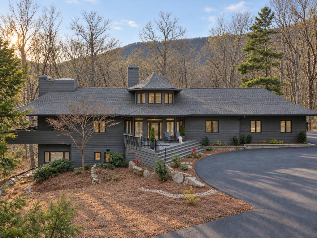 220 Wake Robin Drive — photo
