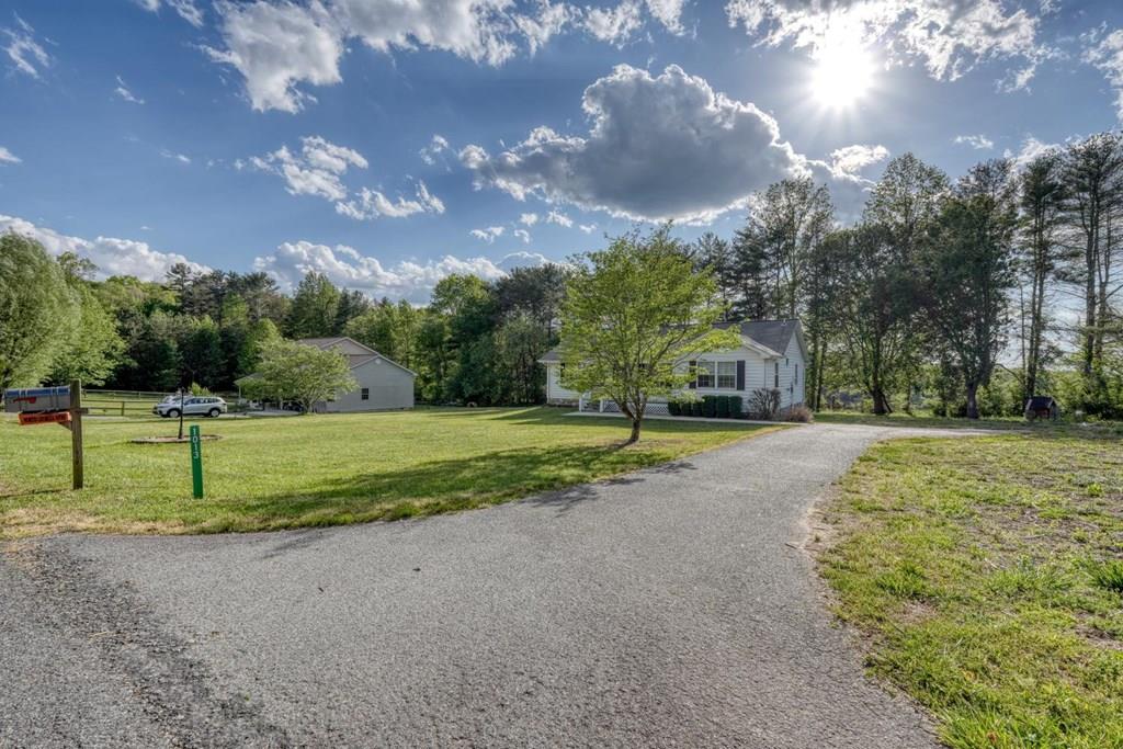 1013 Bradley Road — photo