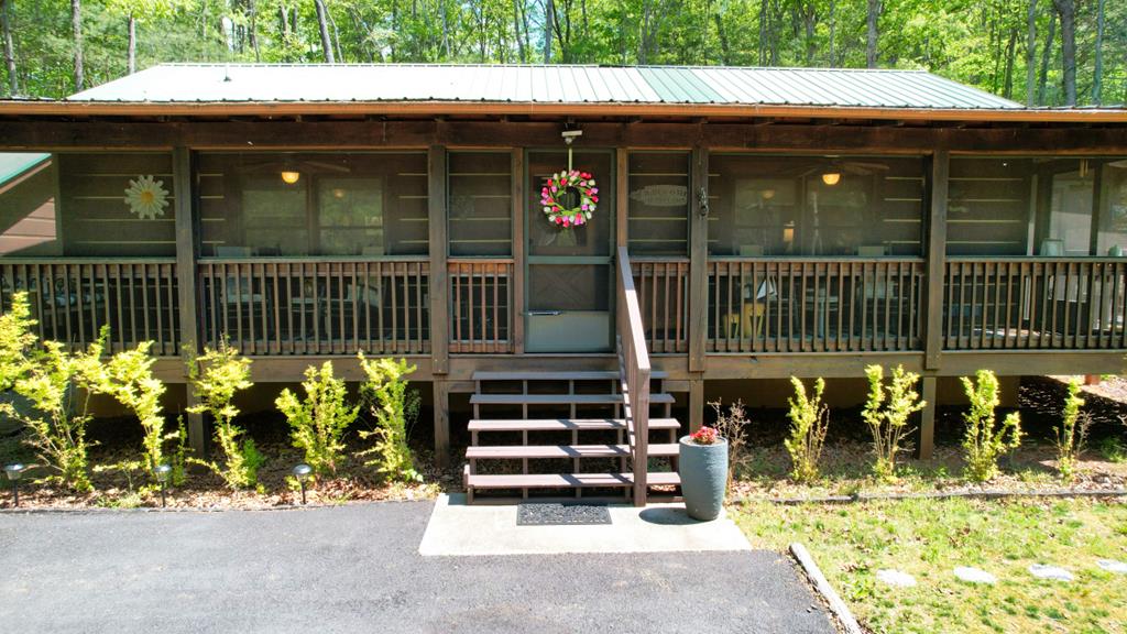 210 Shade Tree Lane — photo