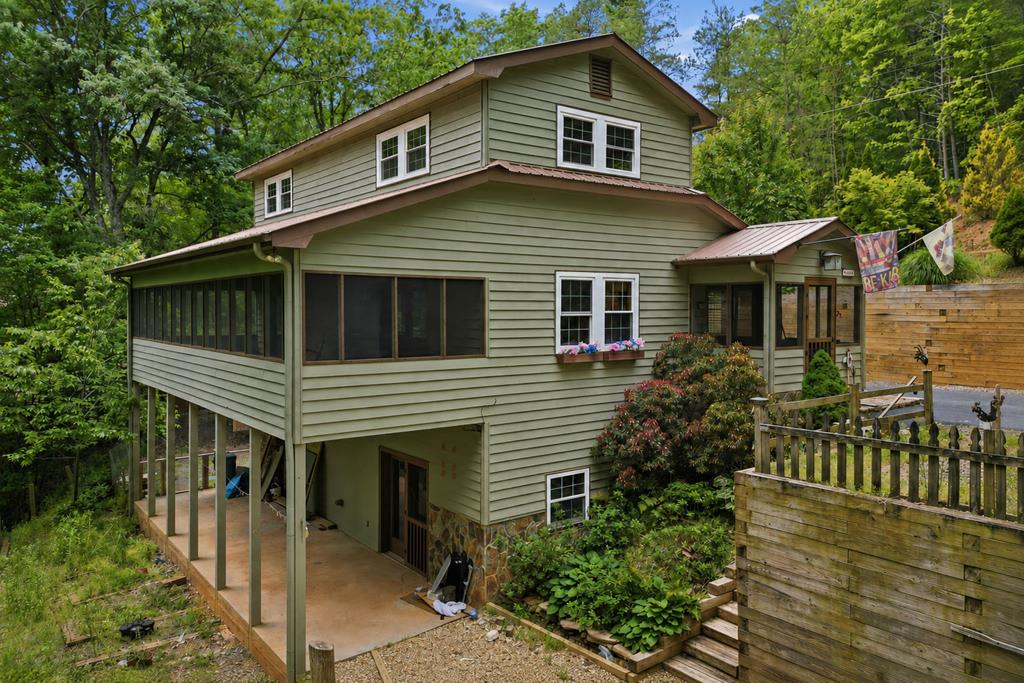 946 Laurel Circle — photo