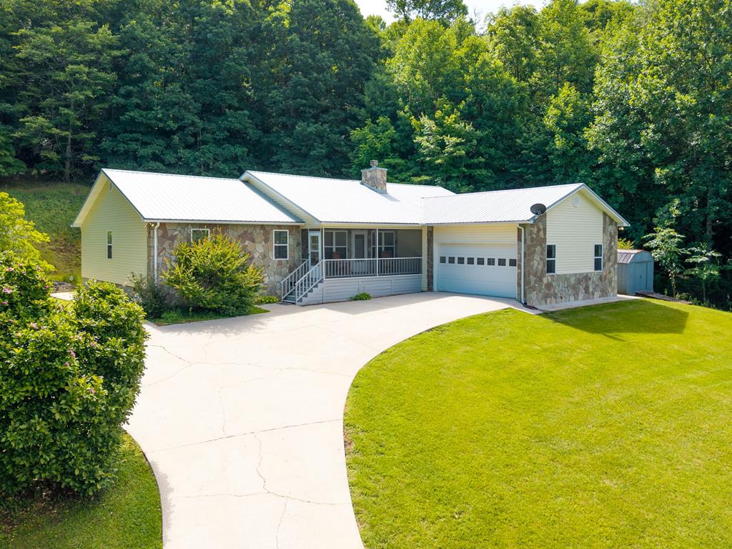810 Hog Creek Road — photo