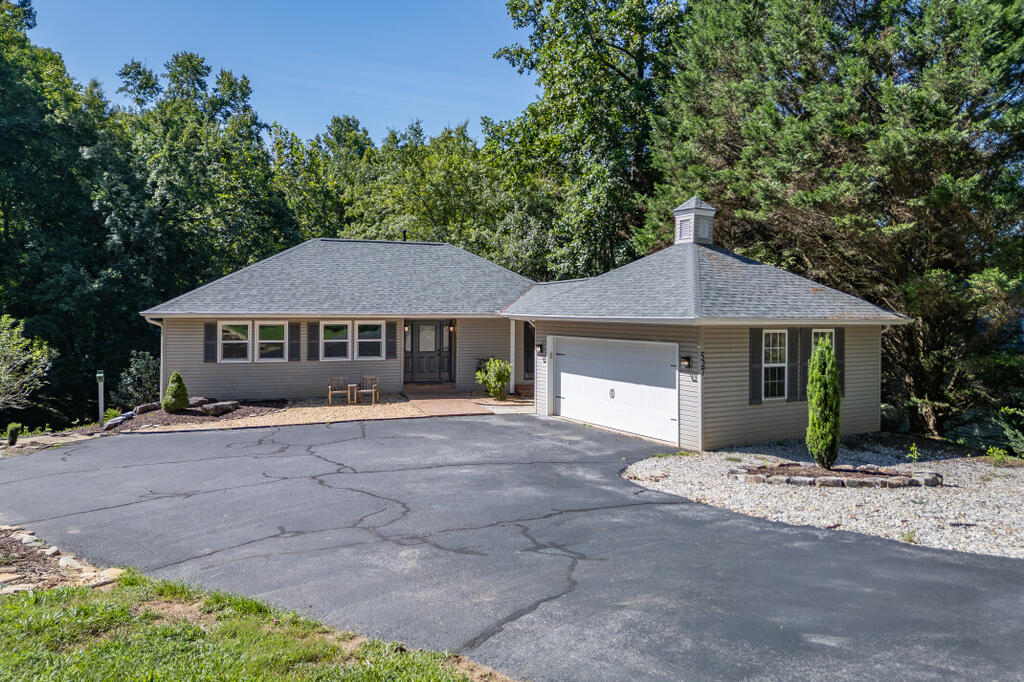 527 Pinebrook Drive — photo