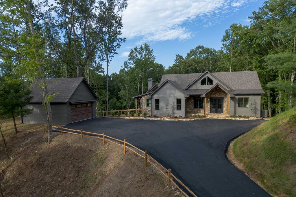 750 Settlers Ridge — photo