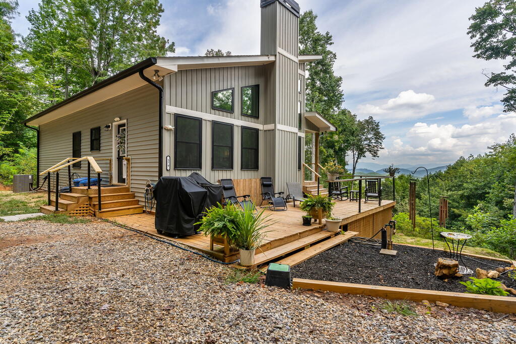 579 Overlook Circle — photo