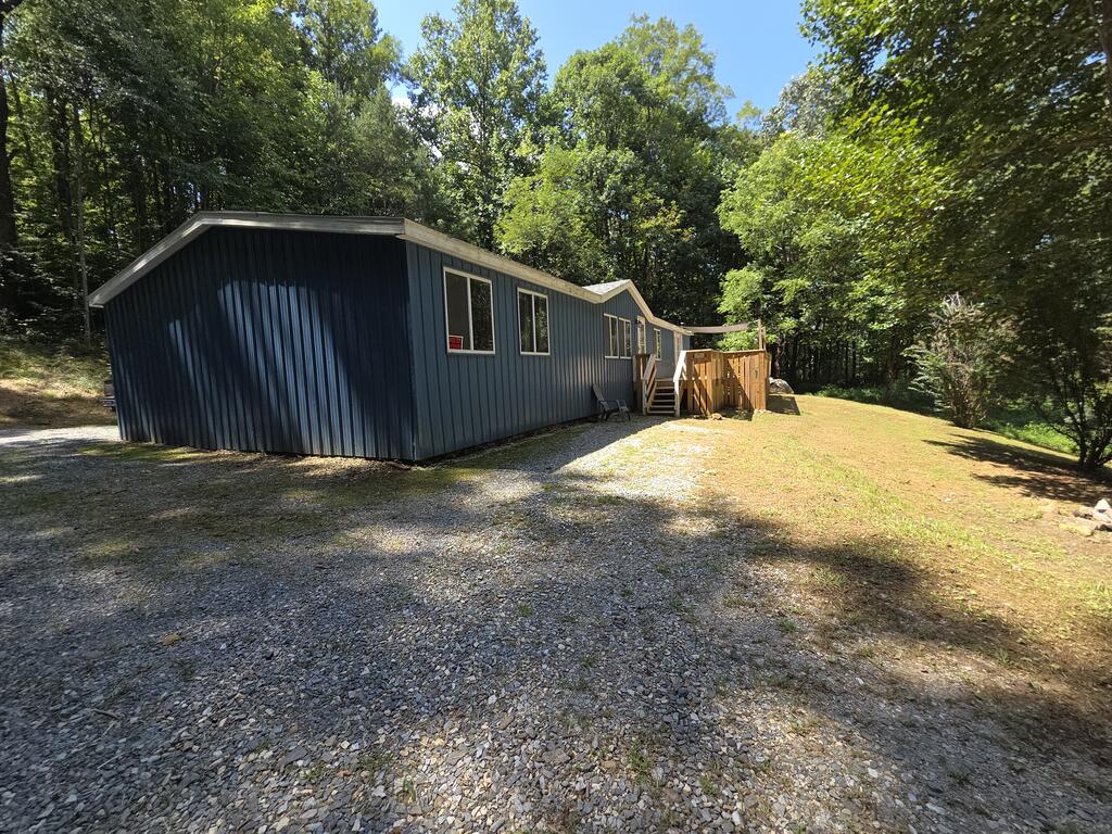 1522 Red Marble Road — photo