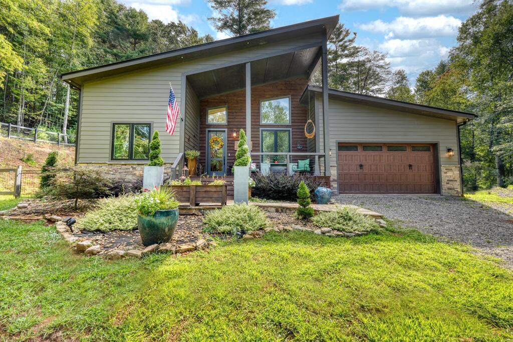 6824 Mountain Laurel Road — photo