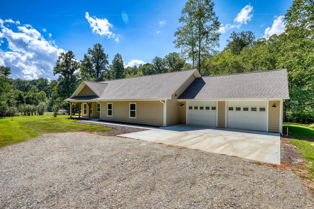 590 Pinebrook Drive — photo