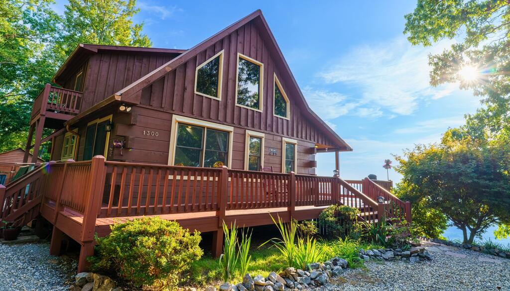 1300 Timberwood Drive — photo