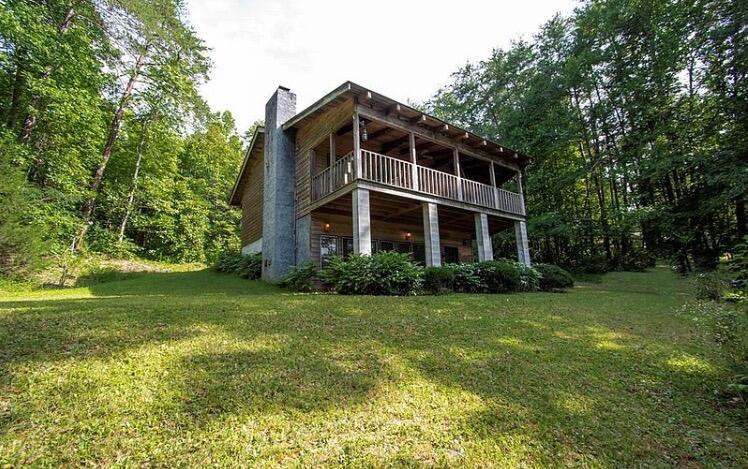 310 Licklog Court — photo