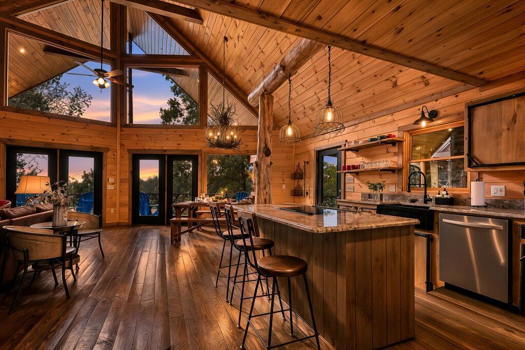 560 Endless View Road — photo