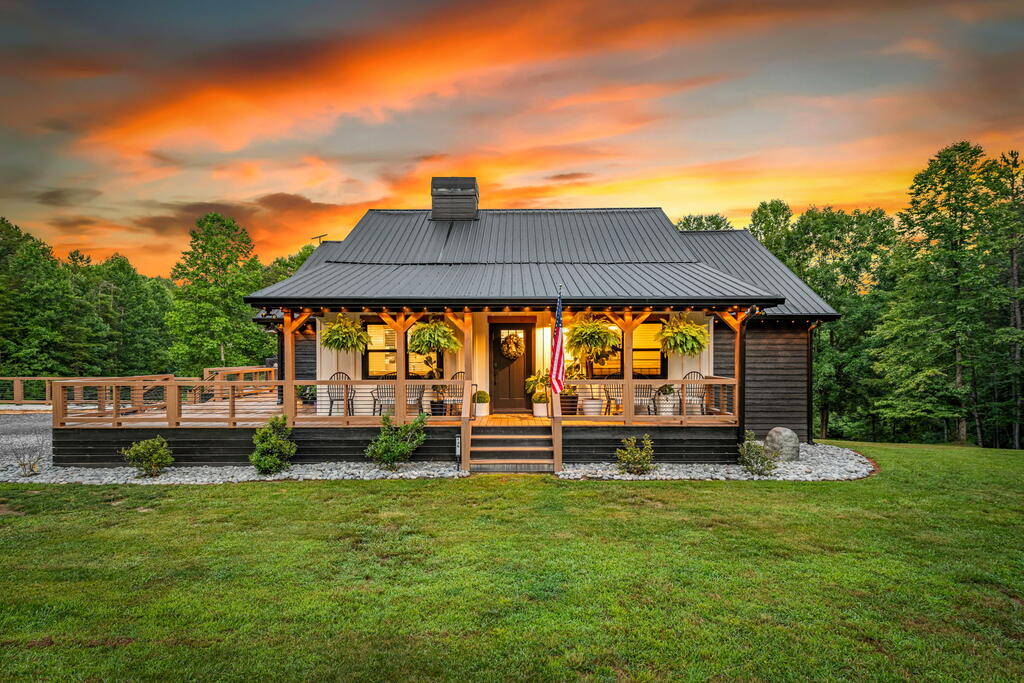135 Rolling Hills Drive — photo