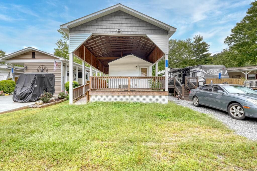 4220 Riverbank Run — photo