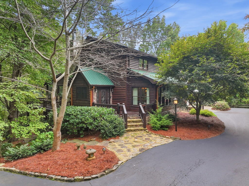 205 Minnehaha Trail — photo