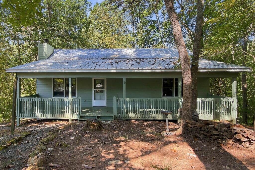 685 Riverview Drive — photo