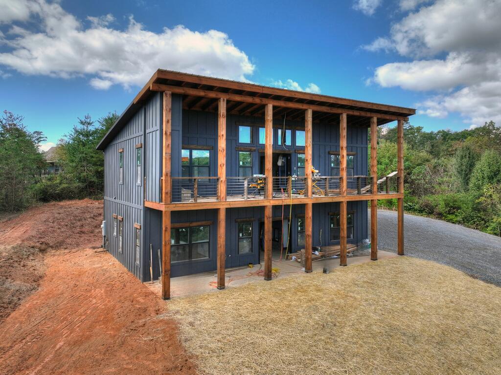 275 Blue Creek Road — photo
