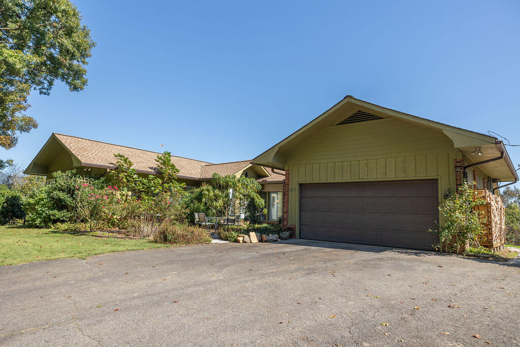 419 Ridge Cliff Road — photo
