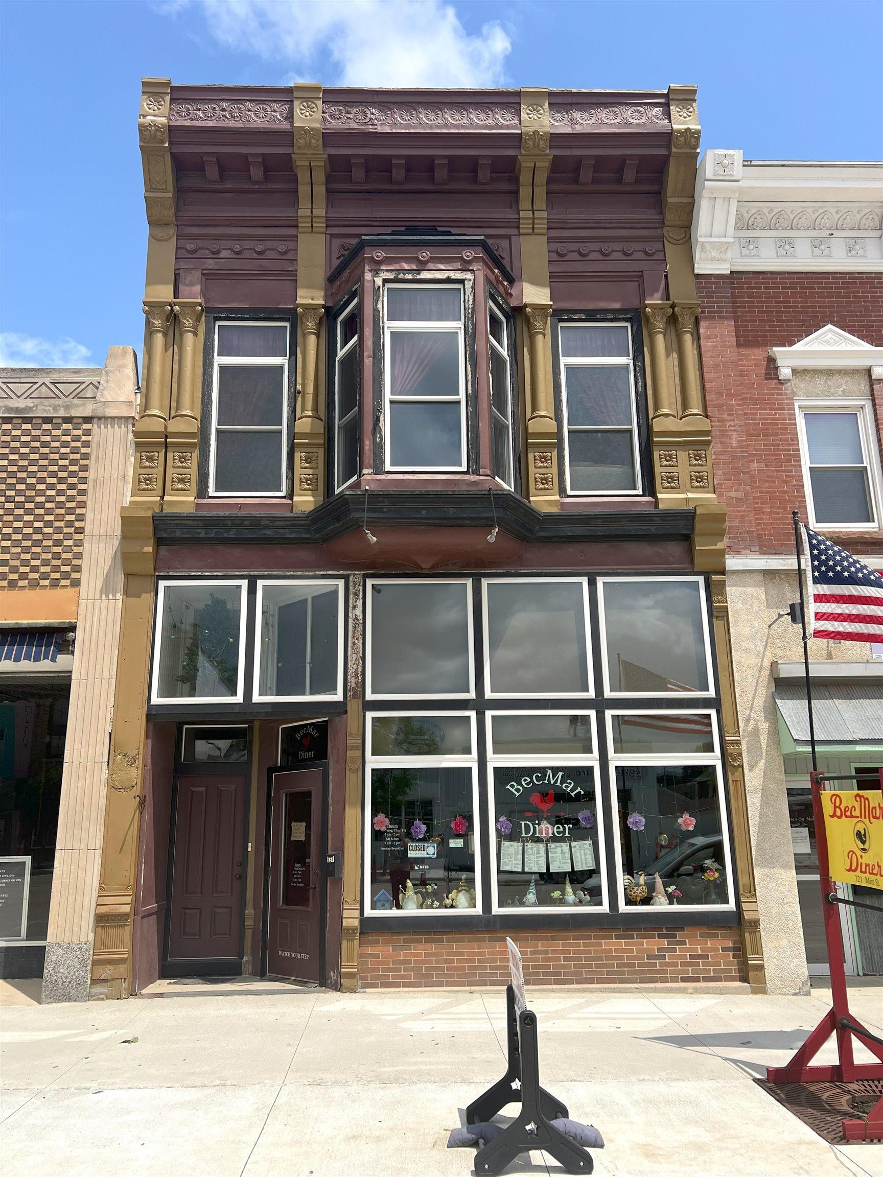 721 Main St — photo