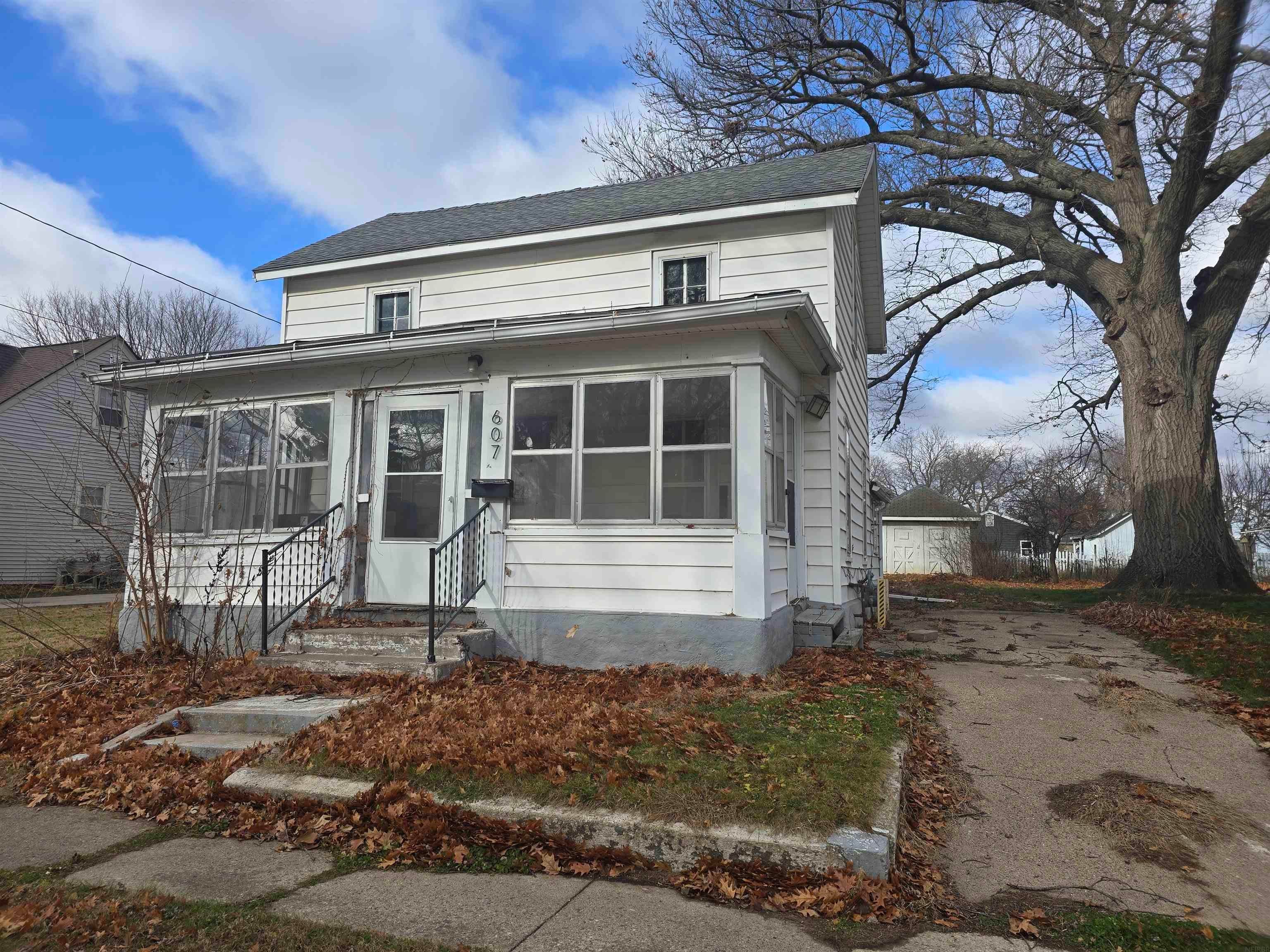 607 Sycamore Street — photo