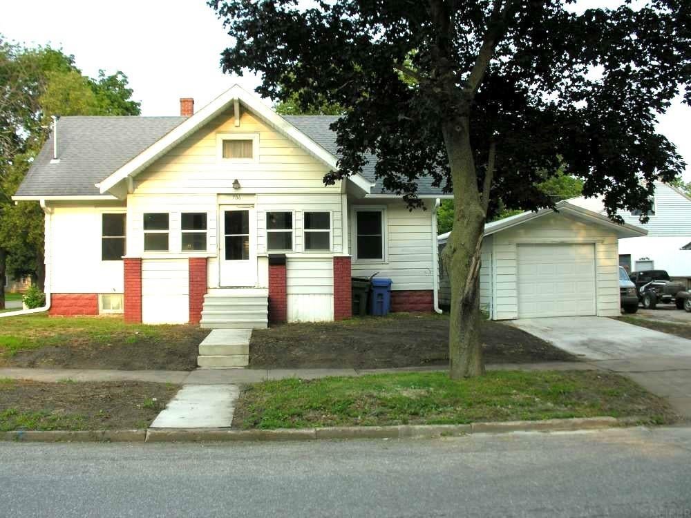 706 N Grand Avenue — photo